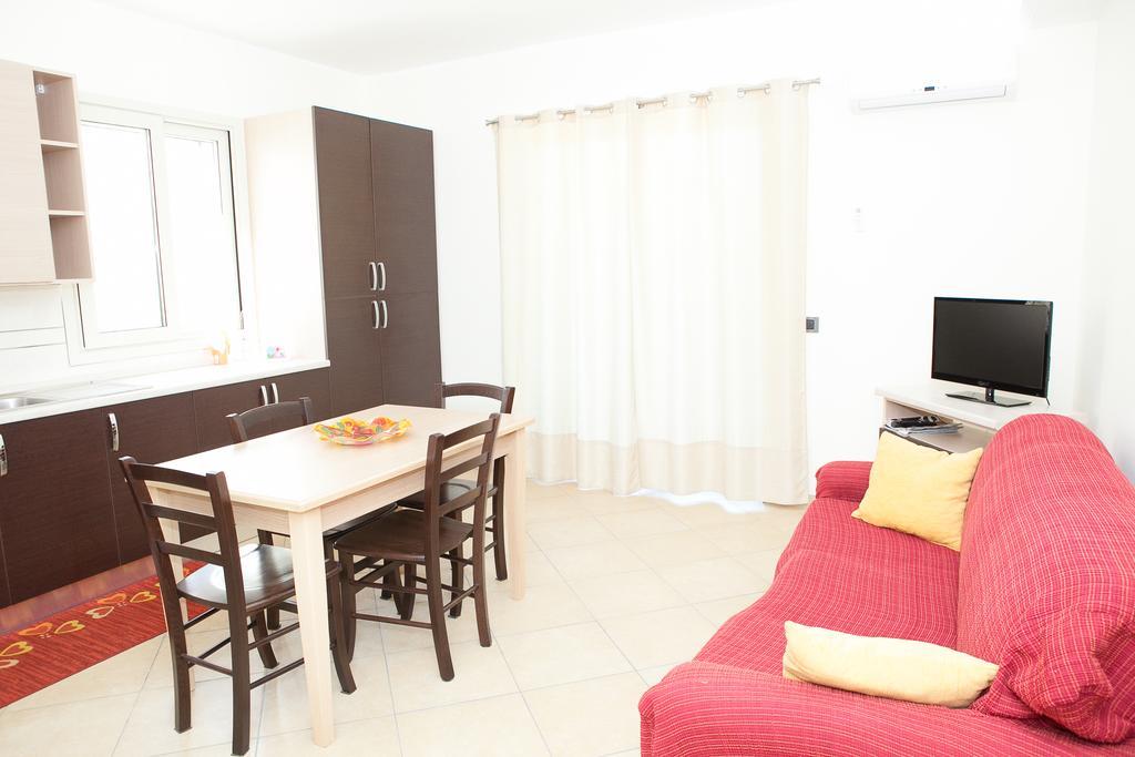 Residence Fronte Mare Santa Maria Del Focallo Oda fotoğraf
