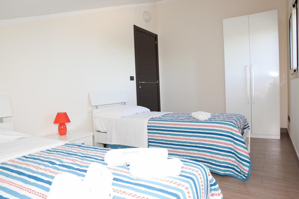 Residence Fronte Mare Santa Maria Del Focallo Oda fotoğraf