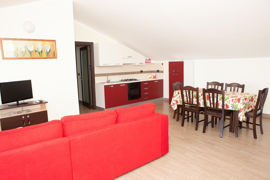 Residence Fronte Mare Santa Maria Del Focallo Oda fotoğraf